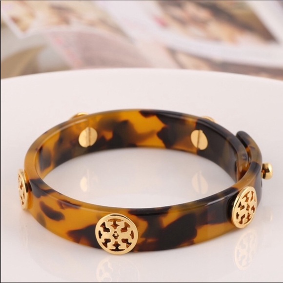 Tory Burch Jewelry - NWOT Tory Burch Gold Logo Bracelet